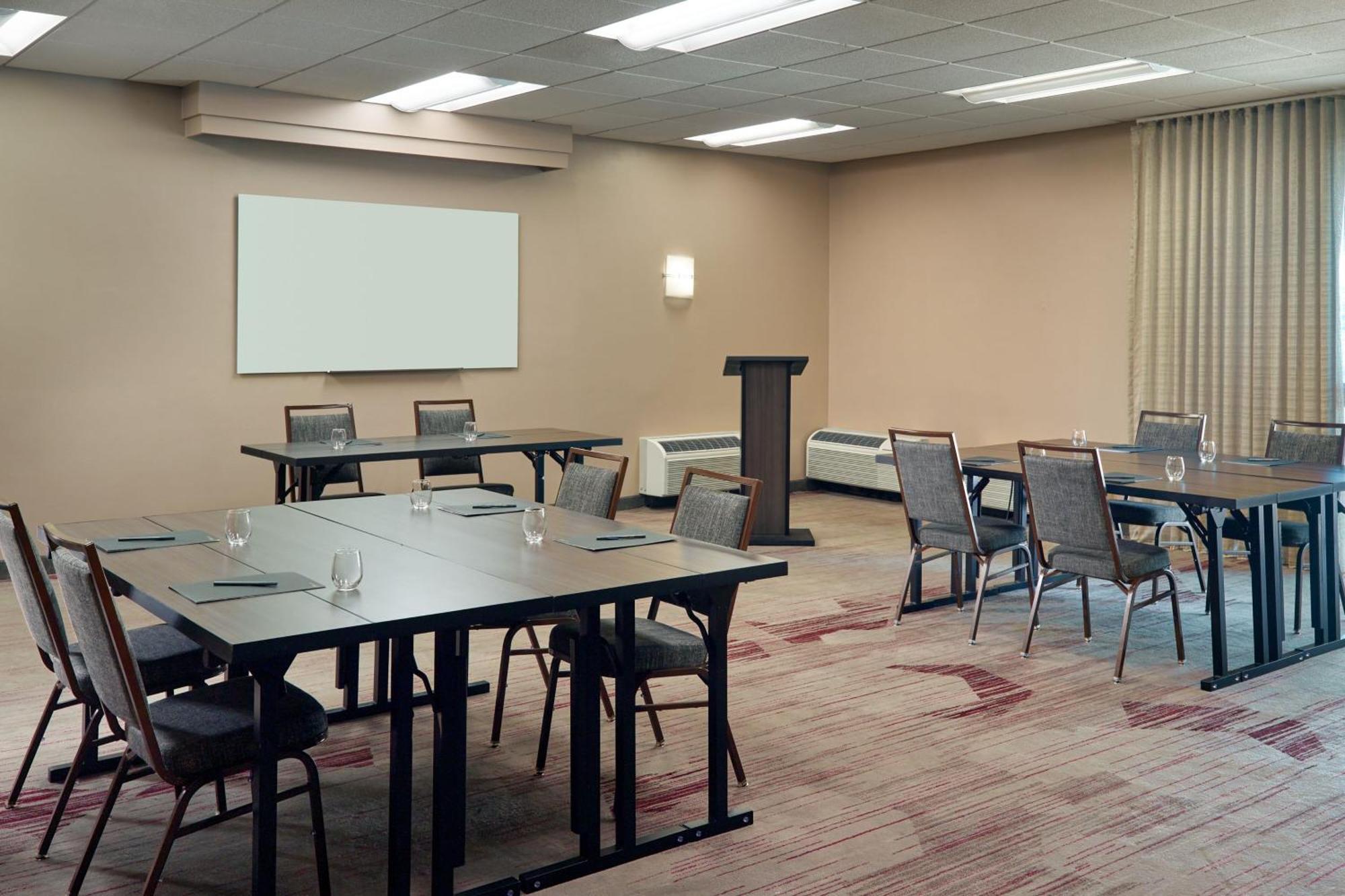 Hotel Courtyard By Marriott Atlanta Executive Park/Emory Exterior foto